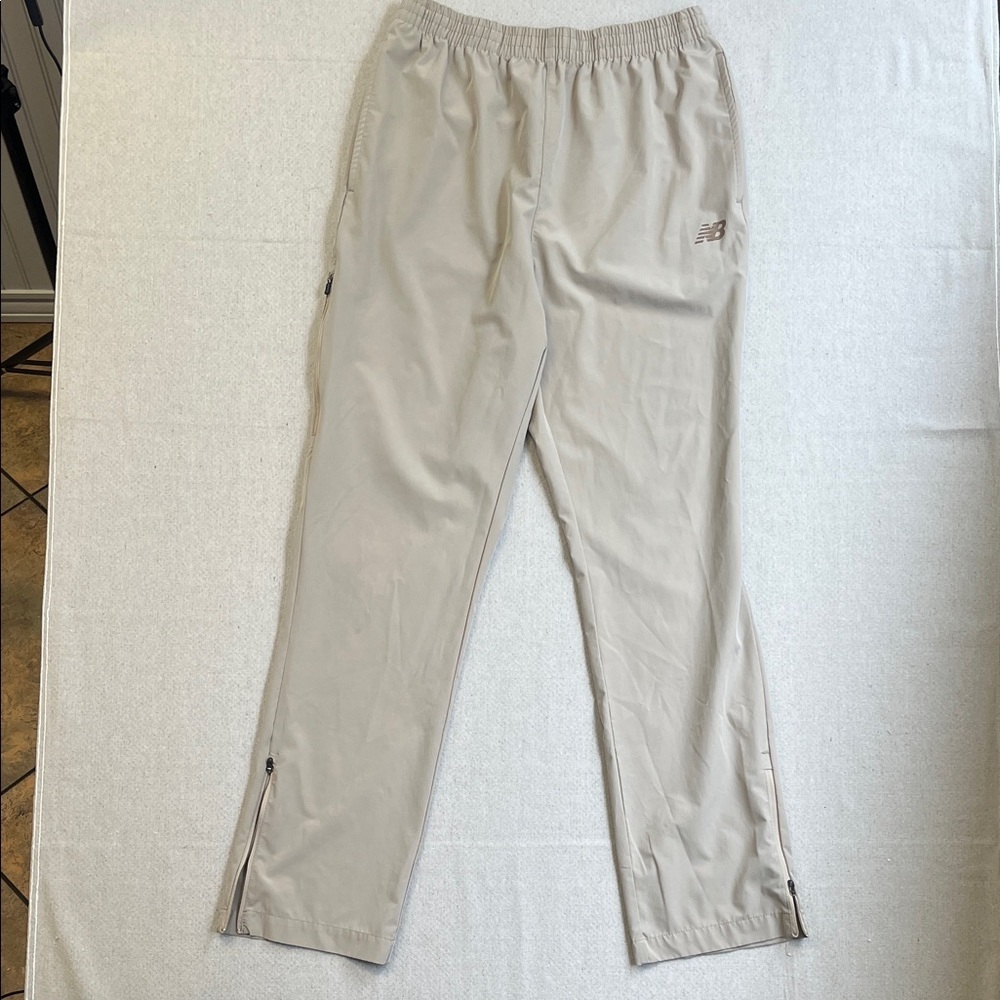 New Balance Woman’s Beige Joggers - Picture 7 of 7